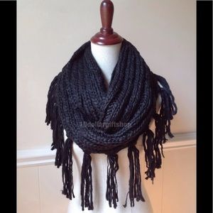 Chunky knit fringe scarf infinity warm BOHO black